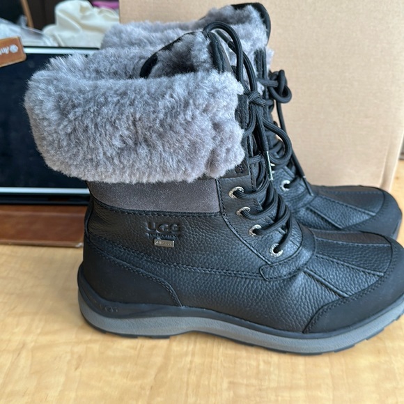 Ugg Women’s Adidonrack lll Snow Boot. - Picture 1 of 7